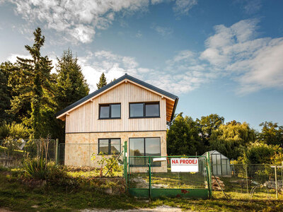 Novostavba rezidenční chaty se zahradou za cenu bytu –Netolice, 22 km od Českých Budějovic
