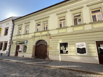 prostorného podkrovního bytu 3+kk, 116,2 m² v historickém centru Českých Budějovic.