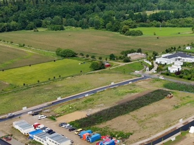 Pozemku na Hluboké 979 m² – místo pro bydlení podle vašich představ