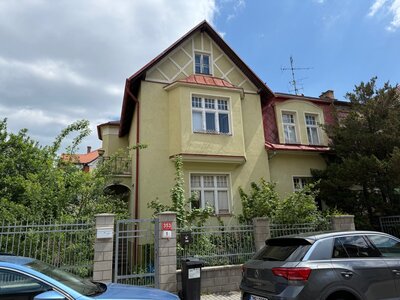 Prvorepubliková vila k pronájmu – klid a zeleň pár kroků od centra Č. Budějovic, Havlíčkova kolonie