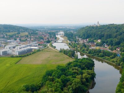 Pozemku 976 m² na Hluboké – místo pro dům podle vašich představ