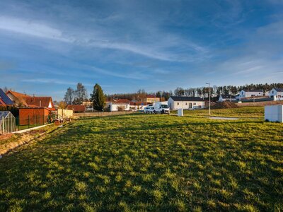 Plně zasíťovaný pozemek - Dubné