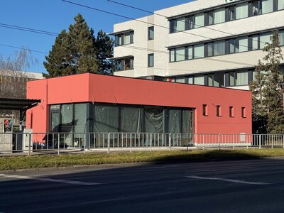 Nebytového prostoru naproti obchodnímu centru IGY