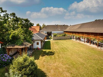 Uzavřený statek s wellness – výjimečné spojení životního stylu a investice v jižních Čechách.